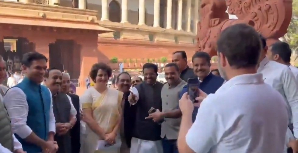 प्रियंका गांधी: बलिदानी महिलाओं की 5वीं पीढ़ी