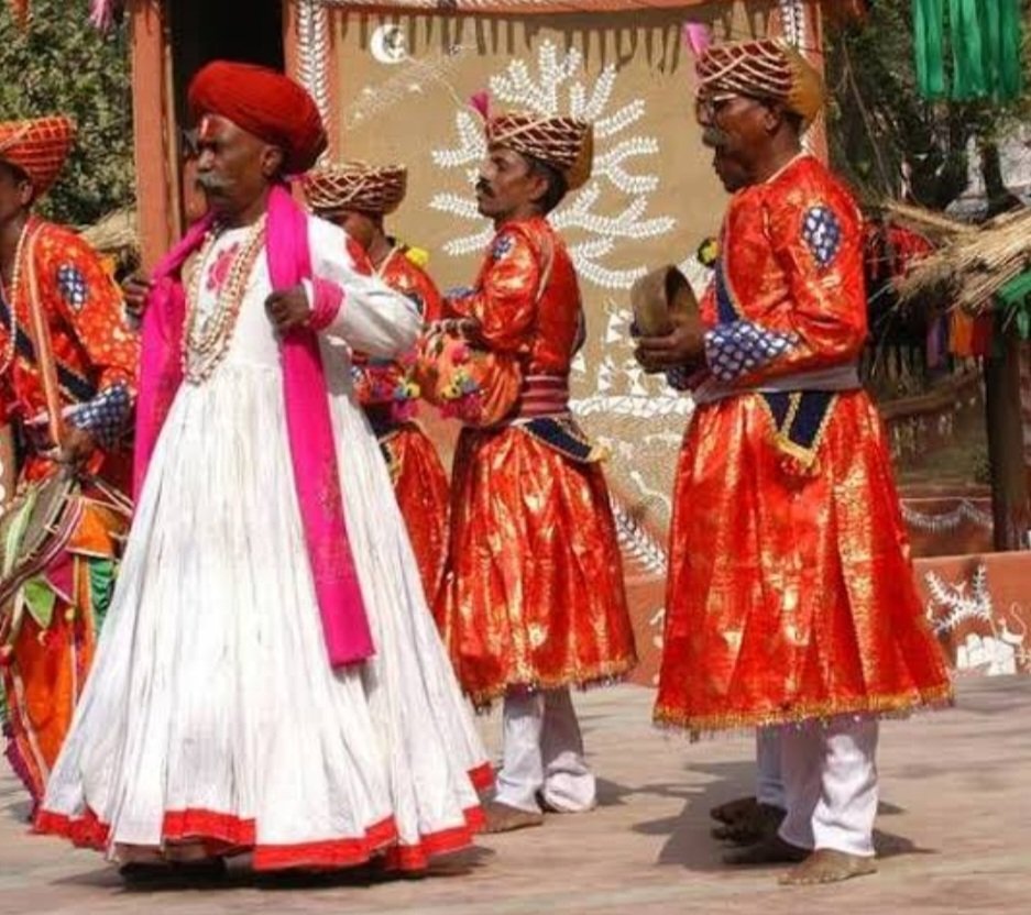 लोक कलाकारांची बैठक १ डिसेंबरला माता चौंडेश्र्वरी मंदिर मोहाडी येथे आयोजित करण्यात आली आहे.