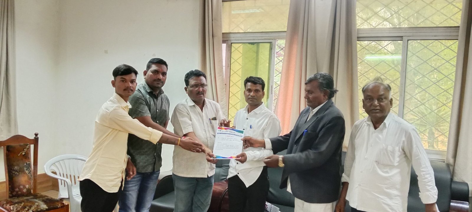 शासकीय विश्रामगृह पुसद येथे युवा ग्रामिण पत्रकार संघाची बैठक संपन्न(नविन पदधिकाऱ्यांना नियुक्ती पत्र वाटप )