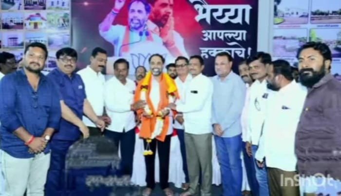 निलंगा शहर भाजपा पदाधिकाऱ्यांनी आमदार संभाजीराव पाटील निलंगेकर यांच्या निवासस्थानी केला सत्कार.