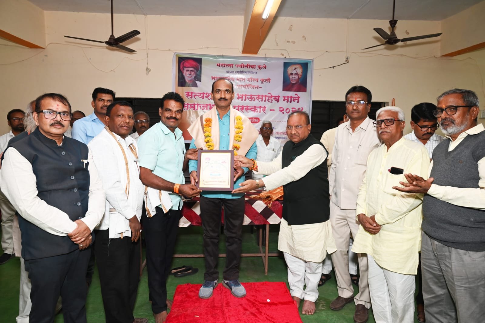 सामाजिक वनीकरण क्षेत्रामधून उत्कृष्ट कार्य केल्याबद्दल अशोक शिरफुले यांना समाजभूषण पुरस्कार