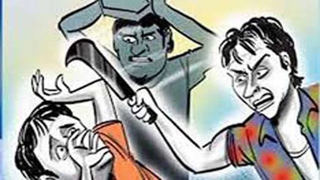पुणे हादरलं! कॉलेजमधील तरुणांमध्ये वाद; दोघांवर कोयत्याने सपासप वार..