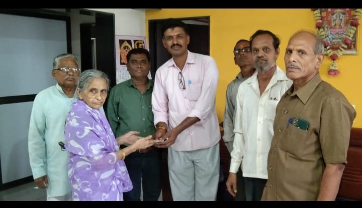 भगवान परशुराम सेवा समितीला डांगे कुटुंबाकडून अन्नछत्रदानासाठी अकरा हजार एकशे एक रुपयाची मदत....
