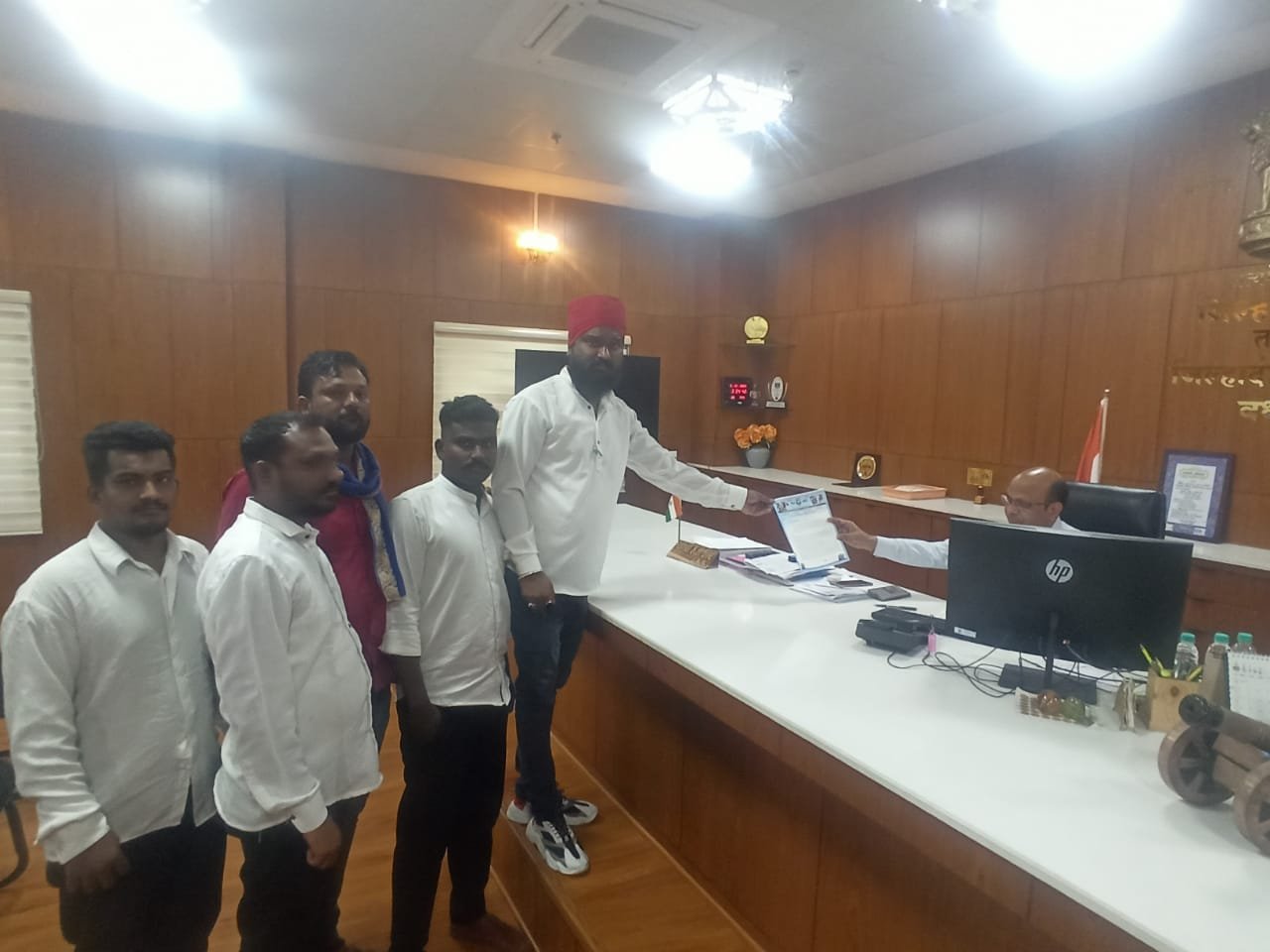 प्रशासकीय अधिकारी तसेच नगरपरिषद मुख्याधिकारी यांच्यावर निलंबनची कारवाई करण्यात यावे भीम आर्मी यांची सर्वश्री मागणी...