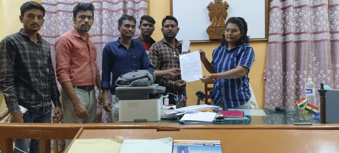 मुख्यमंत्री युवा कार्य प्रशिक्षण योजनेअंतर्गत रुजू झालेल्या  (लाडक्या भावांना )नियमित करा...