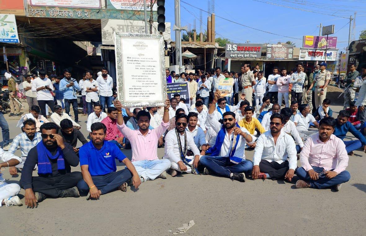 उमरखेड येथे दोन तास रास्ता रोको परभणीच्या घटनेचे पडसाद....