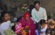 कडाक्याच्या थंडीत माणुसकीची ऊब;निराधार वृध्देला भगत परिवाराचा मदतीचा हात ...
