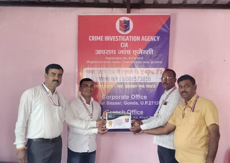 क्राईम इन्व्हेस्टीगेशन एजंन्सी कडून फ्रेंडशिप सर्विस सेक्युरिटी मार्फत आळंदी येथे बंदोबस्त करणार्यांचा प्रशस्तीपत्रक देऊन केला सन्मान.
