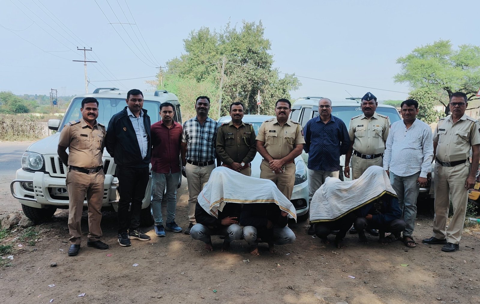 समृध्दी महामार्गावर डिझेल चोरी करणाऱ्या टोळीला,बिबी पोलीसांनी ठोकल्या बेड्या,4 आरोपींसह स्कॉर्पीओ, स्विप्ट डिझायर कार जप्त...