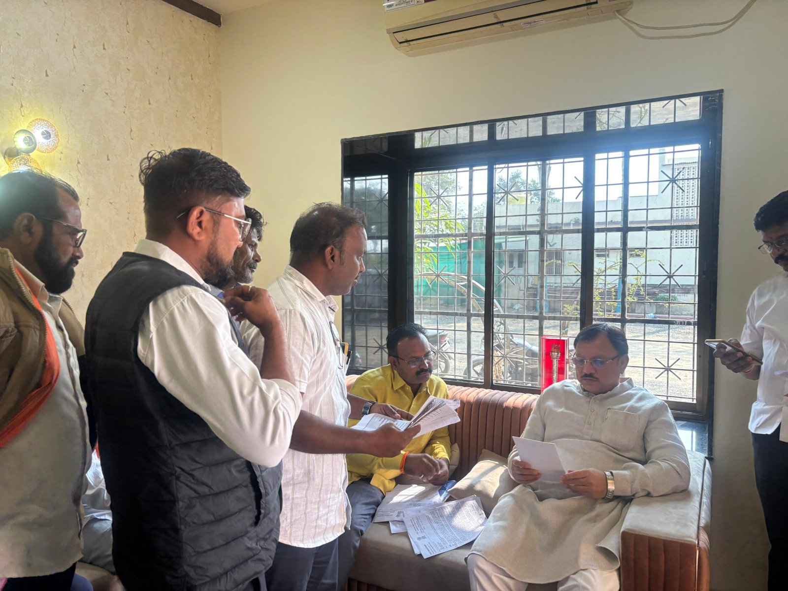 घरकुलासाठी नमुना - ड, लिजपट्टे बेघरांना जागा व रेती उपलब्ध करून द्या - - - खासदार संजय देशमुख