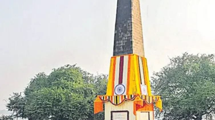 कोरेगाव भीमा जयस्तंभास या वर्षी विशेष सजावट; संविधानाचे अमृत महोत्सवी वर्ष, बाबासाहेबांच्या तैलचित्राचा समावेश...