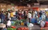 गांजगोलाई येथील भाजीपाल्याचा बाजार मनपा ने उठवल्याने वेळ अमावस्येच्या भाजीपाला खरेदीसाठी आलेल्या नागरिकांची उडाली तारांबळ..