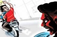 लिफ्टच्या बहाण्याने एका ज्येष्ठ नागरिकाची चैन लांबवली.