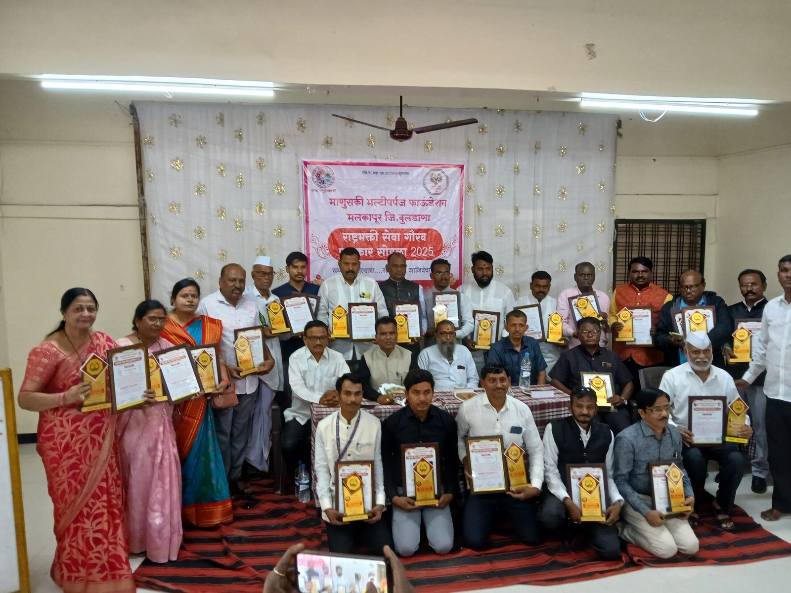 *सचिन वैद्य यांचा आदर्श समाजरत्न पुरस्काराने गौरव**