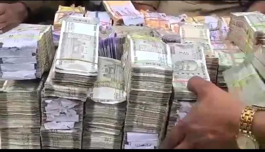 १.१५ कोटींचा जबरी चोरीचा गुन्हा २४ तासात उघड*!