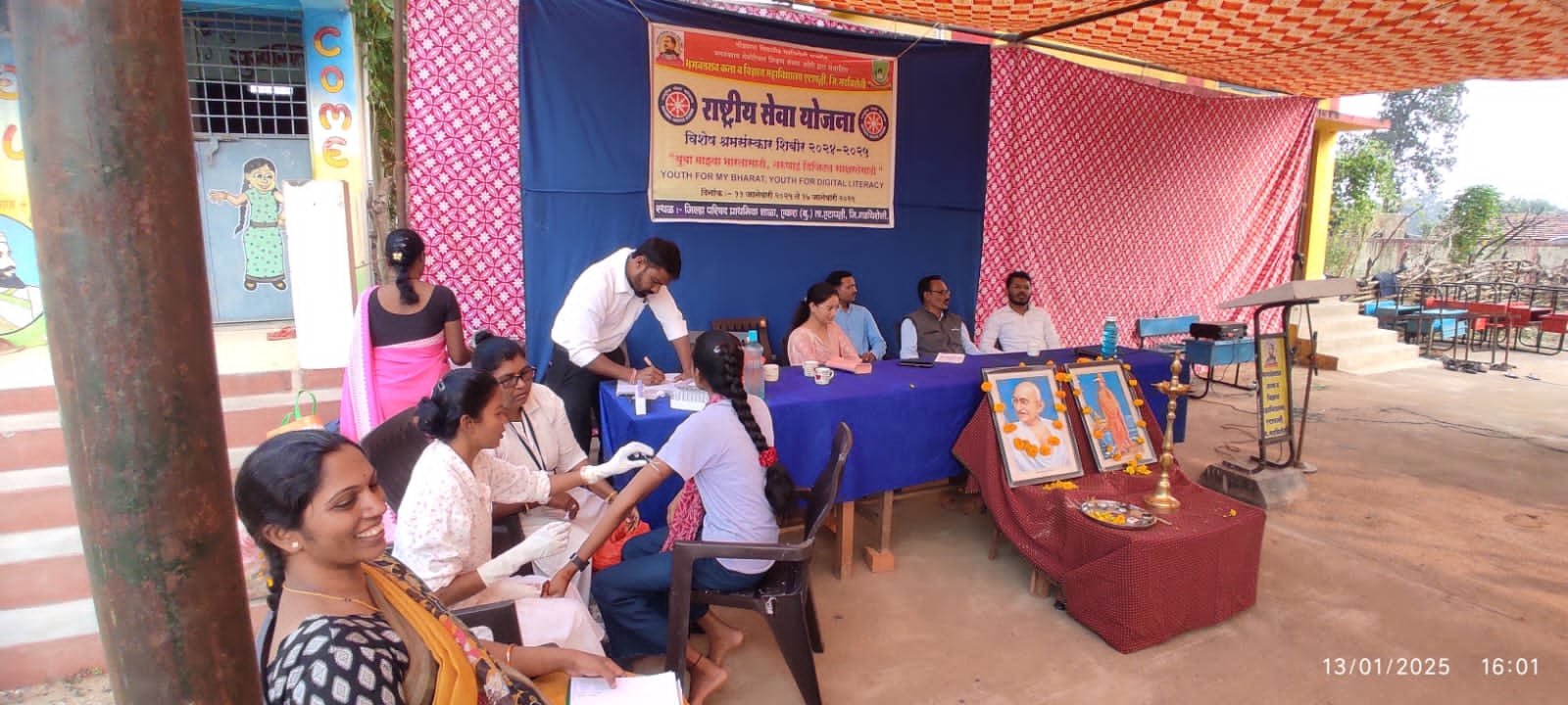 भगवंतराव महाविद्यालयाच्या रासेयो शिबीरात आरोग्य तपासणी शिबीर...
