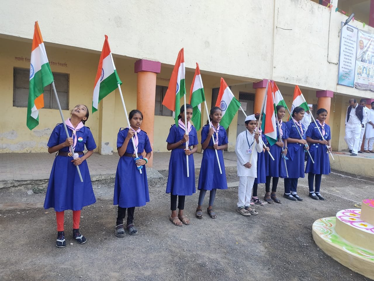 बार्शीटाकळी:गीतांजली विद्यालय विज्ञान व कला कनिष्ठ महाविद्यालय कान्हेरी सरप येथे 26 जानेवारी निमित्त प्रजासत्ताक दिन साजरा करण्यात आला..
