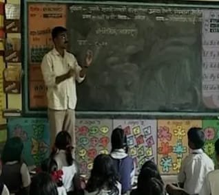 शिक्षकांच्या संचमान्यता व पदोन्नतीचा प्रश्न चिघळला.