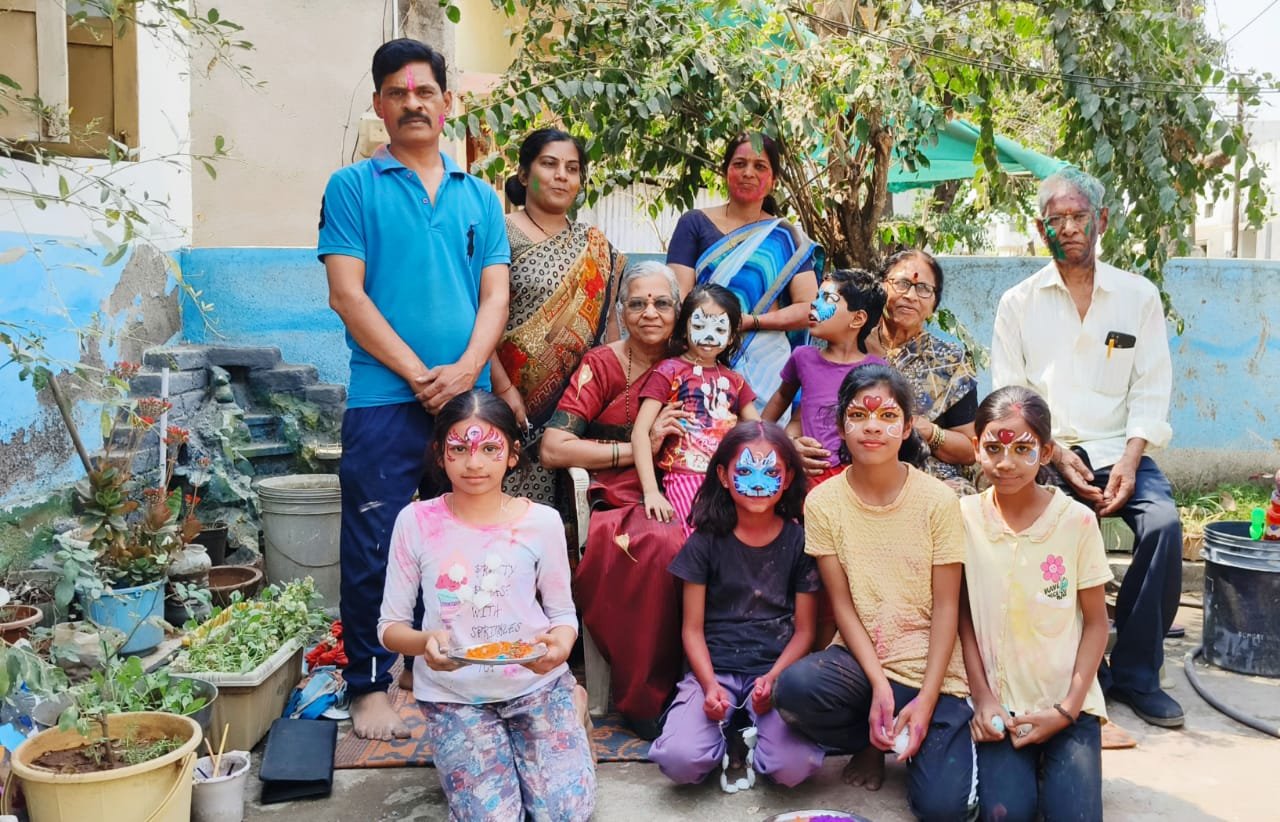 अकोला जिल्ह्यात होळी व धुळीवंदन उत्साहात साजरी तसेच मुस्लिम समुदायचा नमाज सुद्धा शांततेते पार पडला...