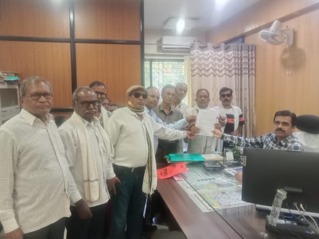 अपंग निराधारांना अन्न पुरवठा व विविध शासकिय  घरपोच मिळावे - अपंग व निराधारांचे जिल्हाधिकारी मार्फत प्रधानमंत्री यांना निवेदन ...