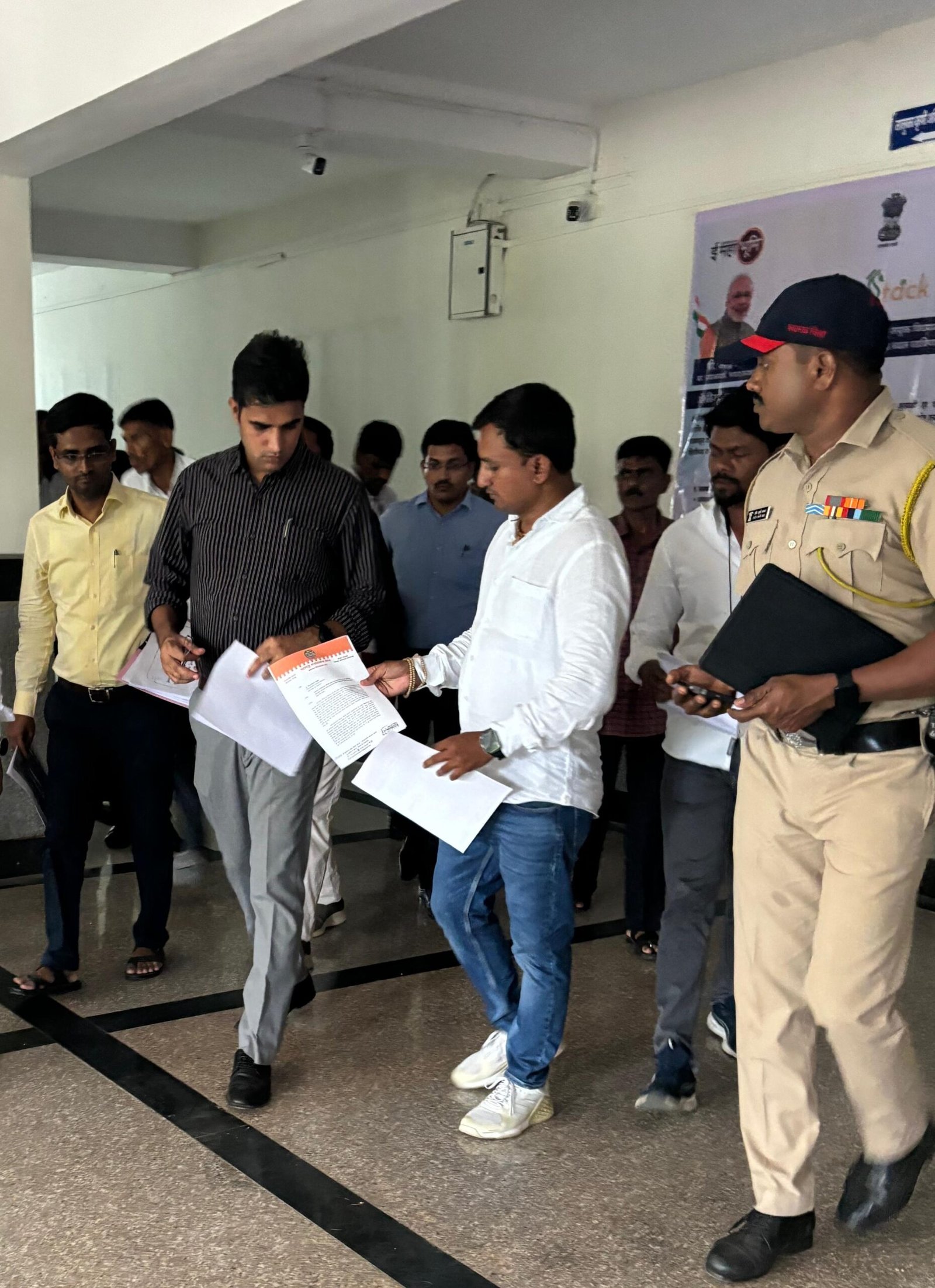 राळेगाव उपविभागातील शेतकऱ्यांना विना अट डिएपी खते उपलब्ध करून द्या...