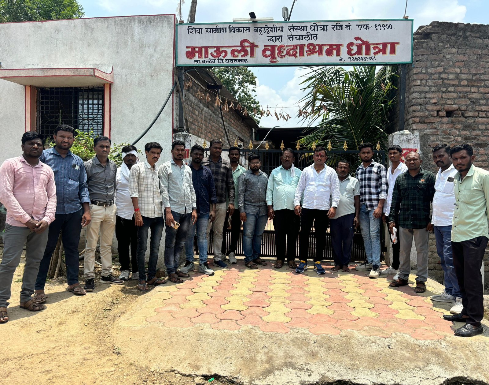 कळंब तालुक्यातील माऊली वृद्धाश्रम धोत्रा व ग्रामीण रुग्णालय राळेगांव येथे भोजन वितरण...(मनसे अध्यक्ष राजसाहेब ठाकरे)यांच्या वाढदिवसानिमित्त...