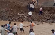 अचानक आलेल्या पावसामुळे प्रेत जाळणे सुद्धा झाले कठीण, उडाली तारांबळ ...