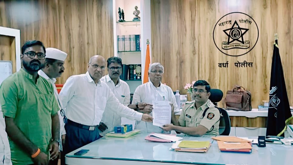 भ्याड हल्ल्याचा जाहिर निषेध करीत निवेदन सादर केले