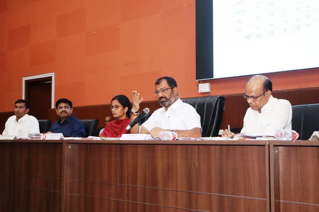 गरजू लाभार्थ्यांना घरकुल योजनेचा लाभ प्राधान्याने द्या -खासदार अमर काळे..