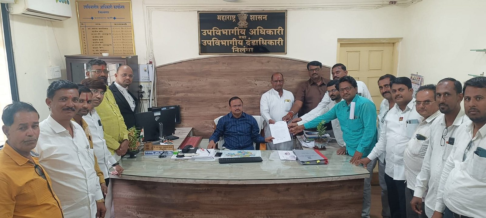 जीवघेणा हल्ला करणाऱ्या मुजोर वाळूमाफियांवर कडक कारवाई करावी....