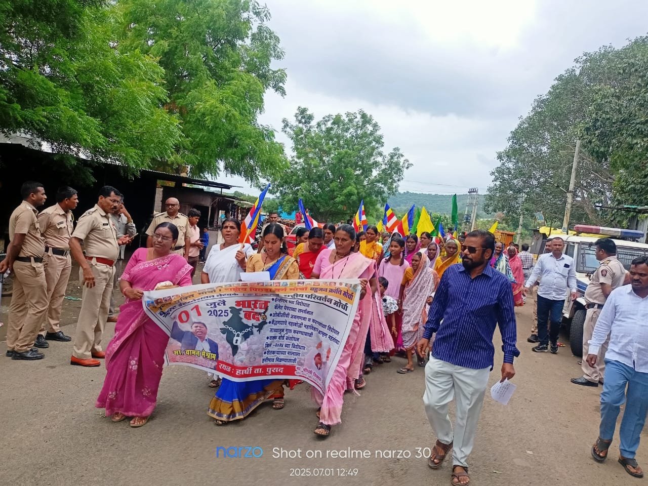 भारत मुक्ती मोर्चाच्या नेतृत्वात भर पाऊसात भारत बंद आंदोलन