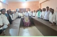 स्व. वसंतराव नाईक जयंती दिनी खरेदी विक्री संघाने दोन शेतकऱ्यांचा शाल श्रीफळ व पुष्पगुच्छ देऊन केला सत्कार