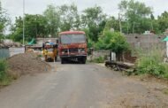 आटमुर्डी येथे जिल्हा परिषद शाळे-जवळ वळण रस्ता धोक्याचा