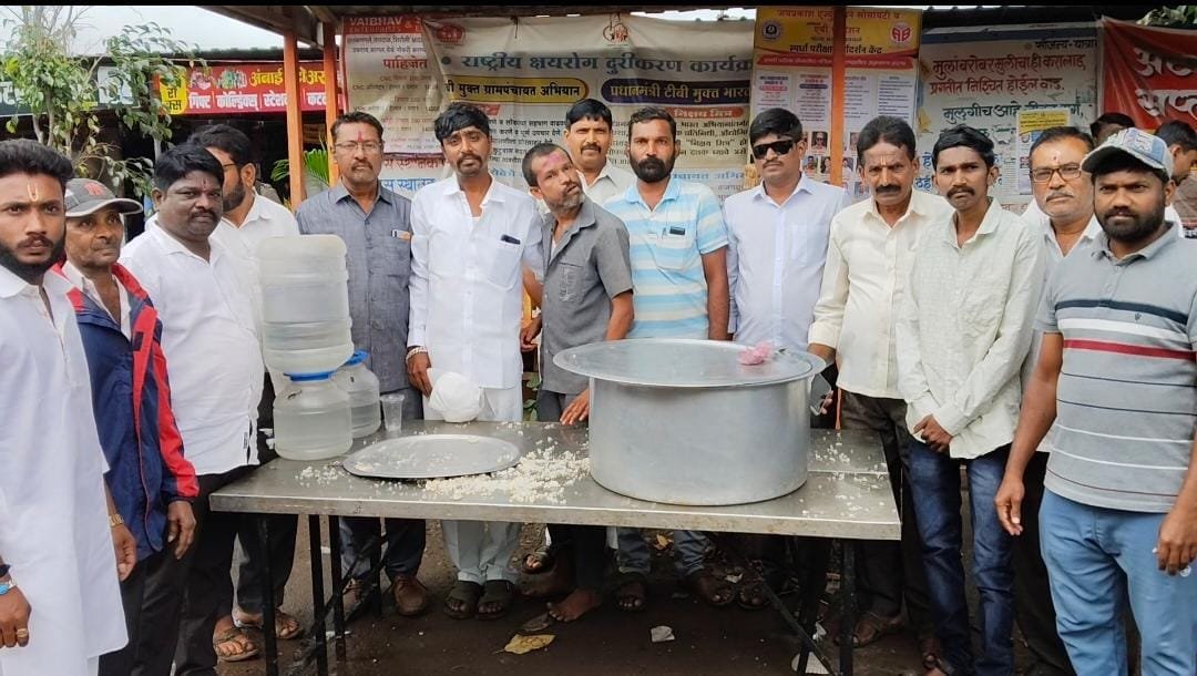 आषाढी एकादशी निमित्त सावर्डे येथे खिचडी वाटप उपक्रम उत्साहात पार पडला...