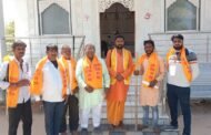 गोर्वधन धाम में संतों के आश्रम पर विशाल भंडारा करने वाले से लोगों से पैसे लेते हैं ..