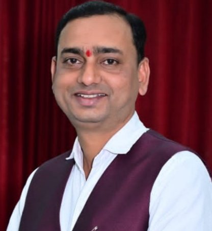 पेण तालुक्यातील सामाजिक कार्यकर्ते महाराष्ट्र भूषण पत्रकार कैलासराजे निर्मला कमलाकर घरत यांना 