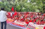 कामगार देशव्यापी संपाच्या पार्श्वभूमीवर गडचिरोली जिल्हाधिकारी कार्यालयासमोर धरणे आंदोलन — महिलांची लक्षणीय उपस्थिती, शेतकरी व कामगारांचा हक्कासाठी निर्धार...