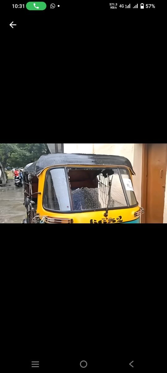 अकोला: ऑटो रिक्षाची तोडफोड करणाऱ्यांना आरोपी अटक