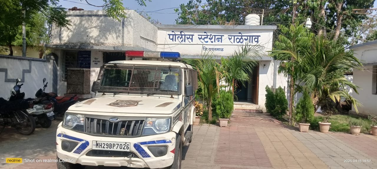 वाटखेड येथे तीन घरात दरवाज्याच्या कड्या तोडून चोरी