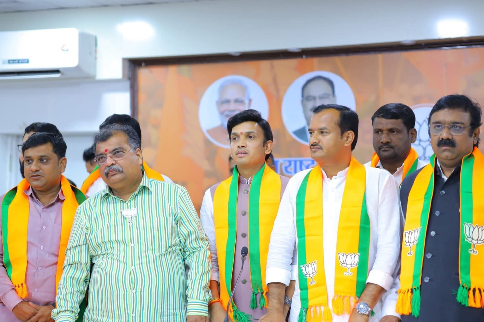 कपील माकणे यांची प्रहारला सोडचिठ्ठी, तर निळकंठ मिरकले यांचा राष्ट्रवादीला रामराम...