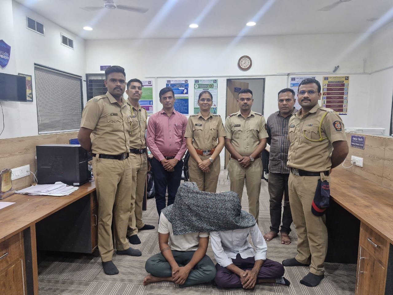पोलीस स्टेशन सिव्हील लाईन येथील आर्थिक फसवणूक (६४,५०००० रूपये) गुन्हयामधील दोन आरोपींना गुजरात येथून ताब्यात ..