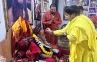 ब्रजवासी गौ रक्षक सेना भारत संगठन की राष्ट्रीय प्रवक्ता गुरु आश्रम पर पहुंची