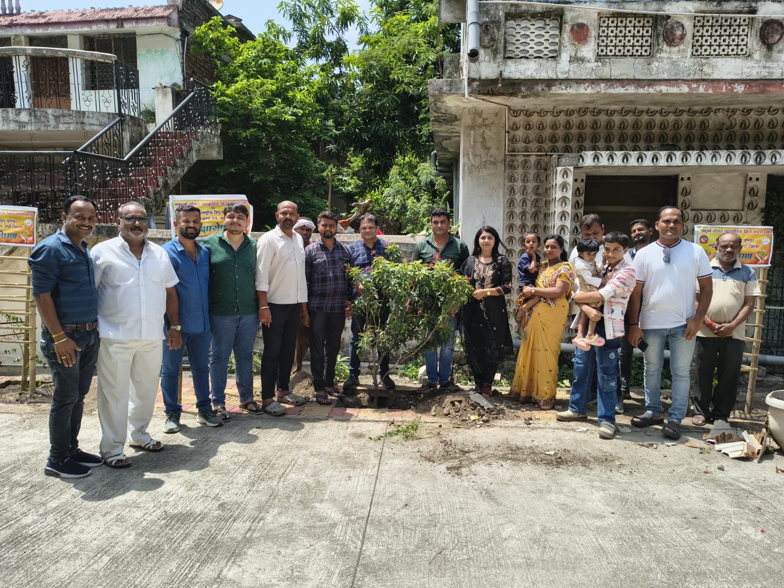राष्ट्रीय बजरंग दल विदर्भ प्रांत अध्यक्ष अंतर्राष्ट्रीय हिंदू परिषद, राष्ट्रीय बजरंग दल एवं नवदुर्गा सोशल संस्कृतिक क्रीड़ा मंडल वर्धा द्वारा,गौरक्षण वार्ड में वृक्षारोपण...