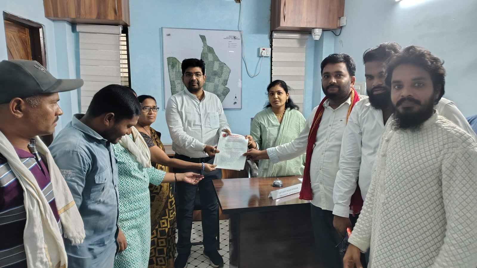 एटापल्ली नगरपंचायतीत दर महिन्याला “लोकशाही दिन” साजरा करण्याची मागणी – भारतीय कम्युनिस्ट पक्षाचा निवेदनाद्वारे आग्रह