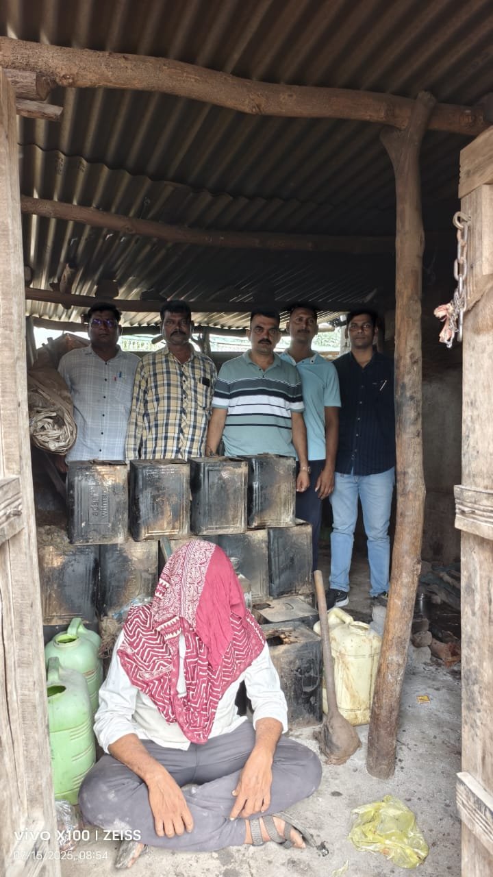 ऑपरेशन प्रहार अंतर्गत अवैध दारू विरूध्द स्थानिक गुन्हे शाखेचे धाडसत्र सुरूच ९६,०००/-रु वा मुददेमाल जप्त…