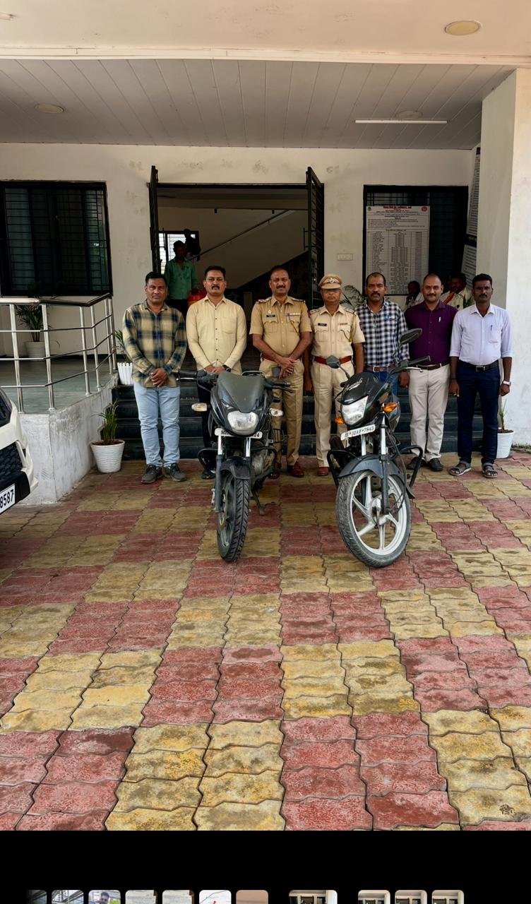 चोरलेल्या दोन दुचाकी लपवून ठेवल्या झुडपात....