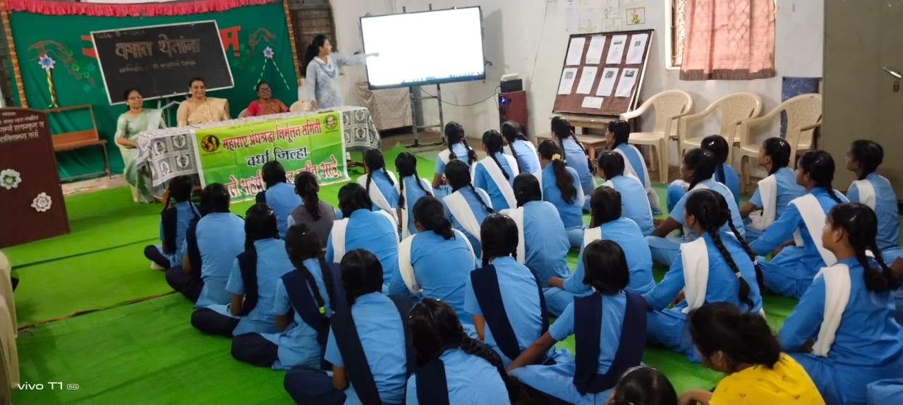 मुल मुली वयात येताना त्यांच्यात होणा-या बदलांकडे पालकांनी लक्ष द्यावे-प्रा.डाॅ मंजुषा देशमुख ……