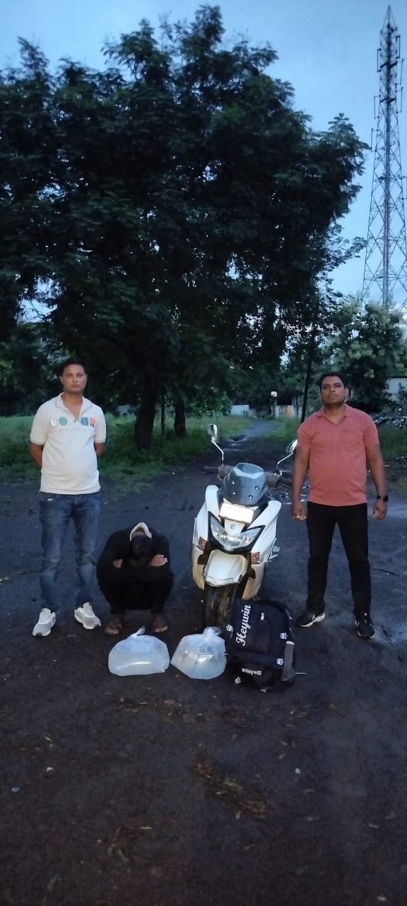 अवैध शराब तस्करी का भंडाफोड़: पनवाड़ी के पास 20 लीटर गावठी मोहा शराब जब्त