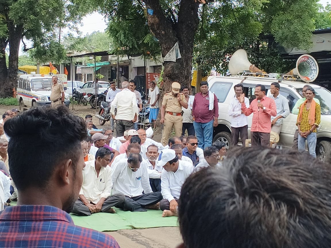 मेटीखेडा येथे प्रहार जनशक्ती पक्षाचा रास्ता रोको आंदोलन