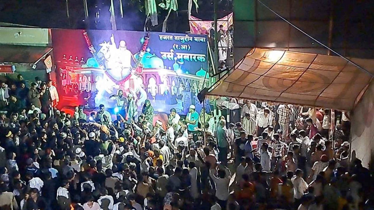 अकोला :हजरत ताजुद्दीन बाबा यांच्या ऊर्ससाठी शहरात निघाला भव्य संदल..